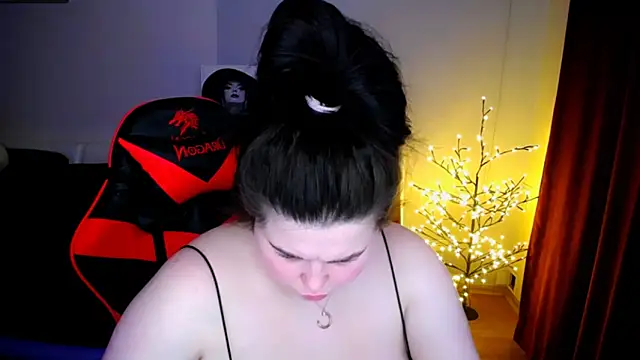 Emily Mo online show from 01.24.25