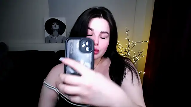 Emily Mo online show from 02.05.25