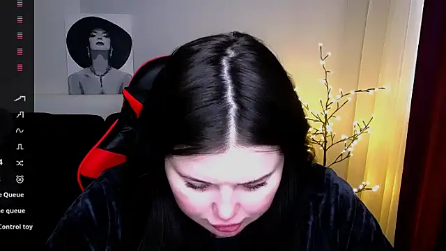 Emily Mo online show from 02.14.25