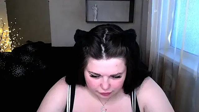 Emily Mo online show from 03.19.25