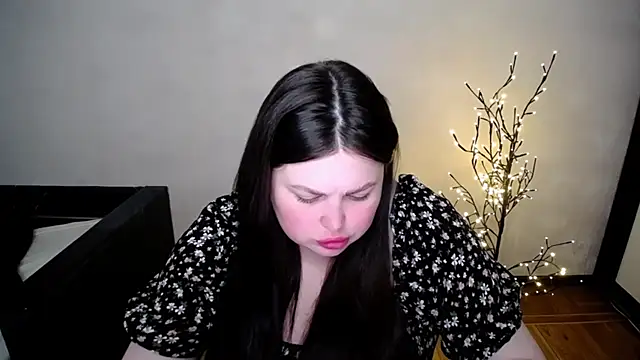 Emily Mo online show from 05.10.26