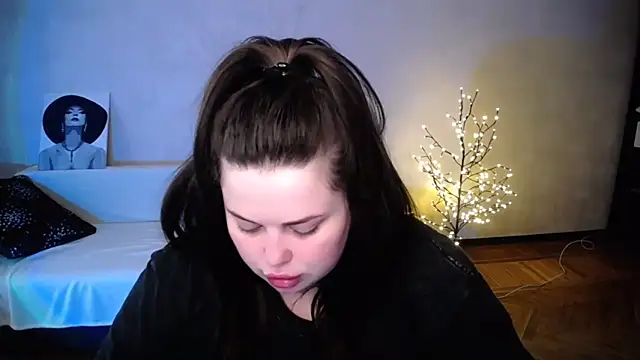 Emily Mo online show from 06.03.26