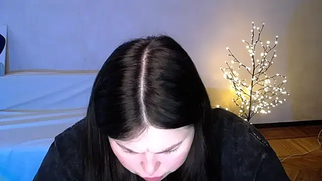 Emily Mo online show from 06.05.26
