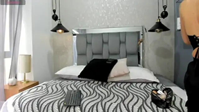 mia thompsonn  online show from 06.19.26