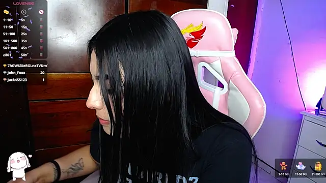 Snapshot of eva_six chatting on 12.04.24 eva six online show from 12.04.24