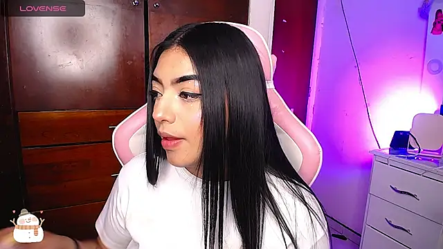 Snapshot of eva_six chatting on 12.17.24 eva six online show from 12.17.24