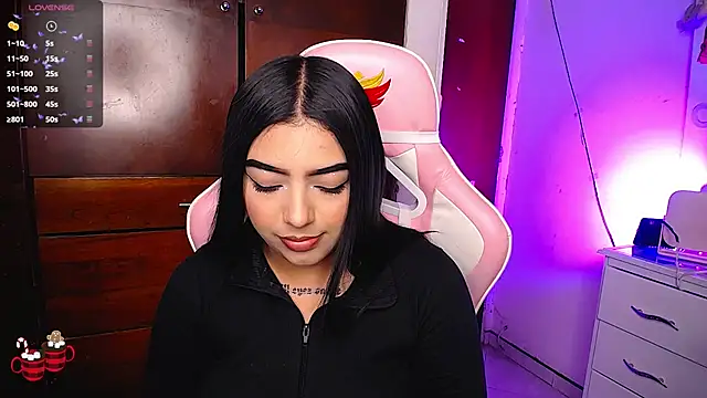 Snapshot of eva_six chatting on 12.19.24 eva six online show from 12.19.24