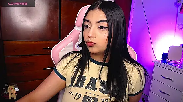 Snapshot of eva_six chatting on 12.30.24 eva six online show from 12.30.24