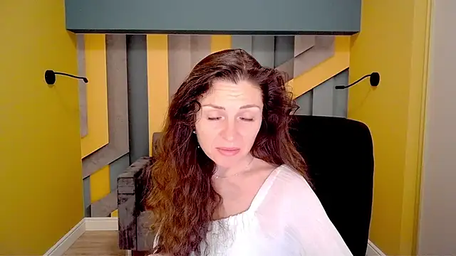 Snapshot of EllaLong chatting on 02.23.25 EllaLong online show from 02.23.25