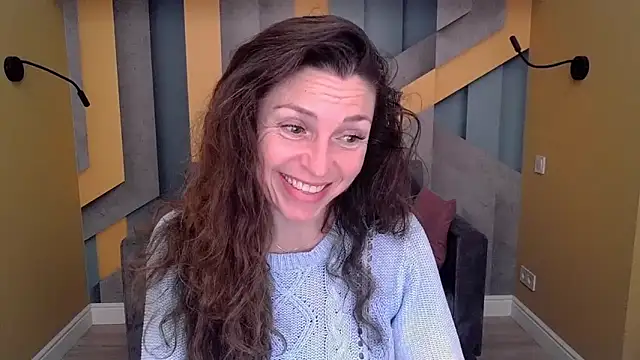 Snapshot of EllaLong chatting on 10.29.25 EllaLong online show from 10.29.25