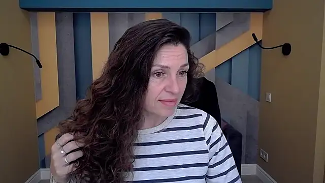 Snapshot of EllaLong chatting on 10.30.25 EllaLong online show from 10.30.25