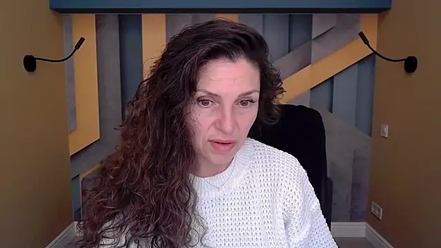 Snapshot of EllaLong chatting on 11.11.25 EllaLong online show from 11.11.25