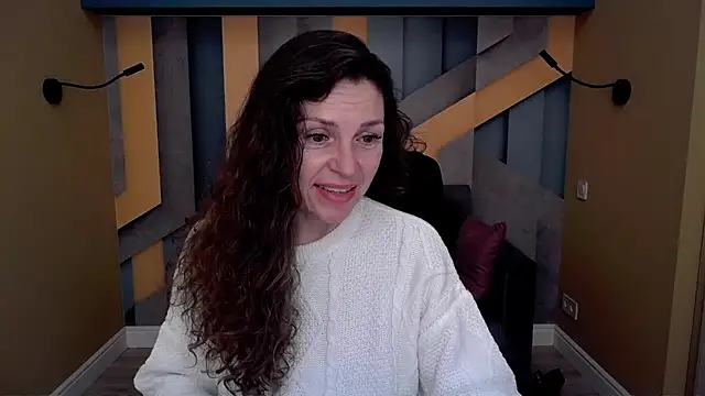 Snapshot of EllaLong chatting on 11.22.25 EllaLong online show from 11.22.25