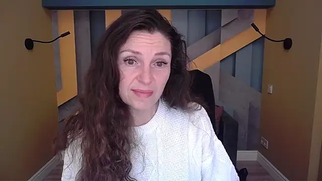 Snapshot of EllaLong chatting on 11.25.25 EllaLong online show from 11.25.25