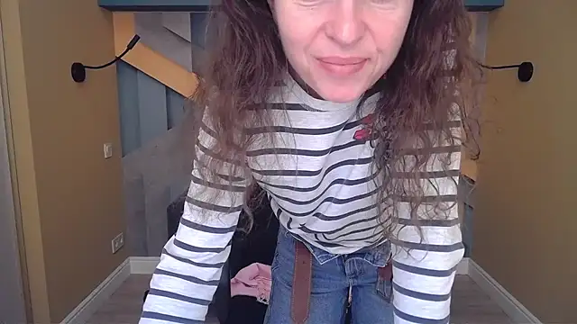 Snapshot of EllaLong chatting on 12.02.25 EllaLong online show from 12.02.25