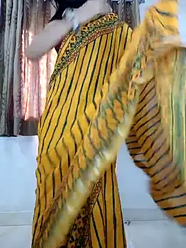 Snapshot of _surbhi_ chatting on 11.14.25 surbhi online show from 11.14.25