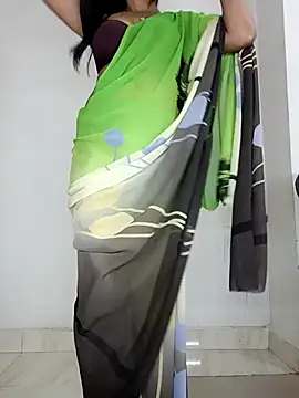 Snapshot of _surbhi_ chatting on 12.21.25 surbhi online show from 12.21.25