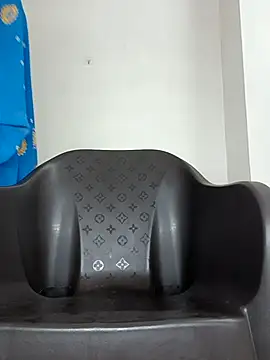 Snapshot of _surbhi_ chatting on 12.23.25 surbhi online show from 12.23.25