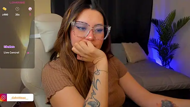 dakottaa  online show from 11.29.25