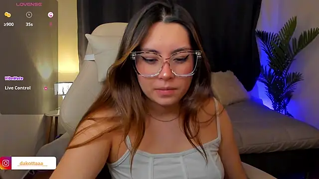 dakottaa  online show from 12.02.25