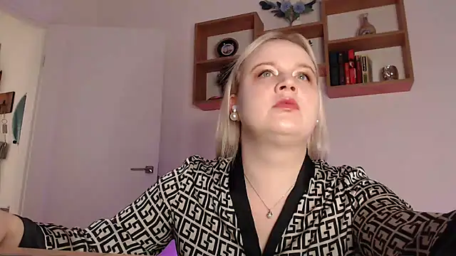 Karolina love  online show from 11.15.25