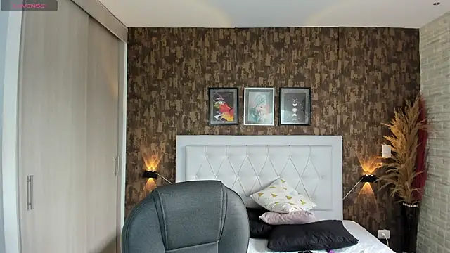 Snapshot of kitty__horny chatting on 01.28.25 kitty horny online show from 01.28.25