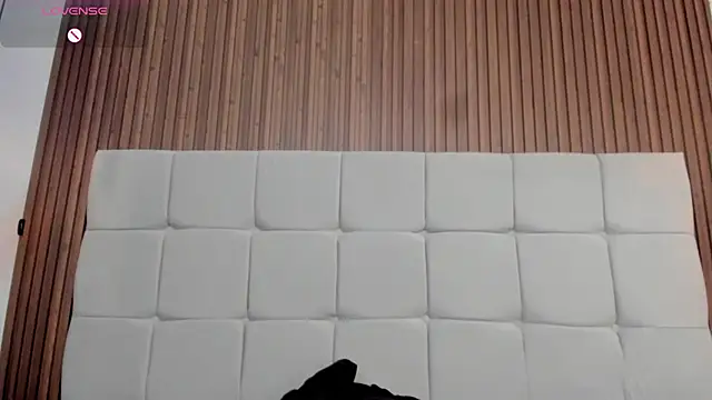 Saravy Blandon online show from 10.18.25