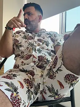 Snapshot of Maxi_TheBigDaddy chatting on 06.14.26 Maxi TheBigDaddy online show from 06.14.26