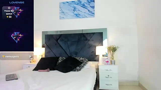 Lauralove 69 online show from 01.11.25