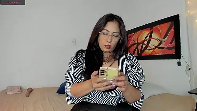 Lauralove 69 online show from 04.25.26