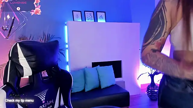 Snapshot of Megan_inked chatting on 11.16.25 Megan inked online show from 11.16.25