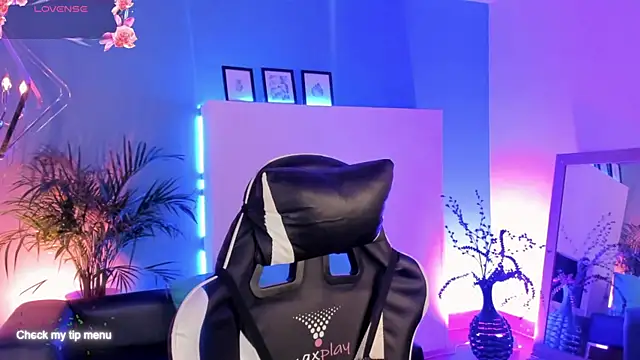 Snapshot of Megan_inked chatting on 11.17.25 Megan inked online show from 11.17.25