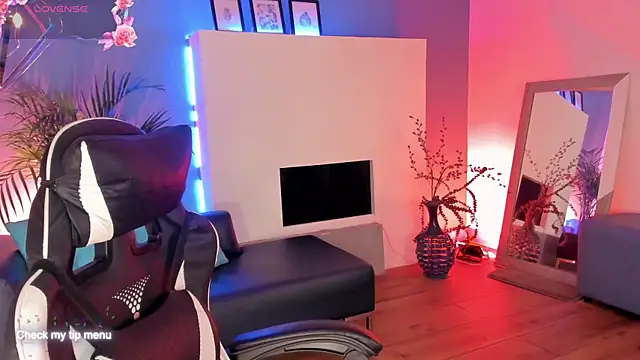 Snapshot of Megan_inked chatting on 11.28.25 Megan inked online show from 11.28.25