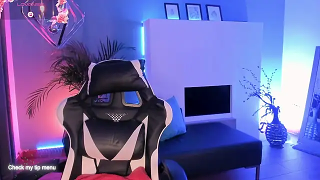 Snapshot of Megan_inked chatting on 12.14.25 Megan inked online show from 12.14.25