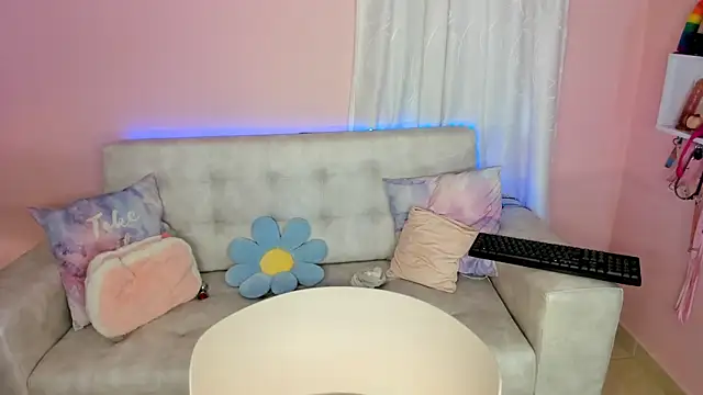 Snapshot of tinysara chatting on 12.04.24 tinysara online show from 12.04.24