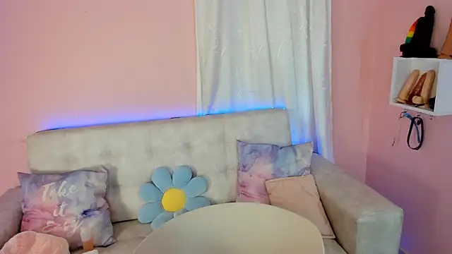 Snapshot of tinysara chatting on 12.18.24 tinysara online show from 12.18.24