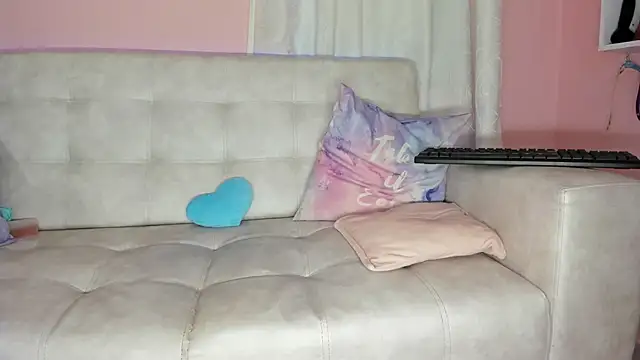 Snapshot of tinysara chatting on 01.20.25 tinysara online show from 01.20.25