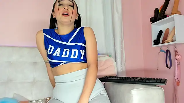 Snapshot of tinysara chatting on 01.31.25 tinysara online show from 01.31.25