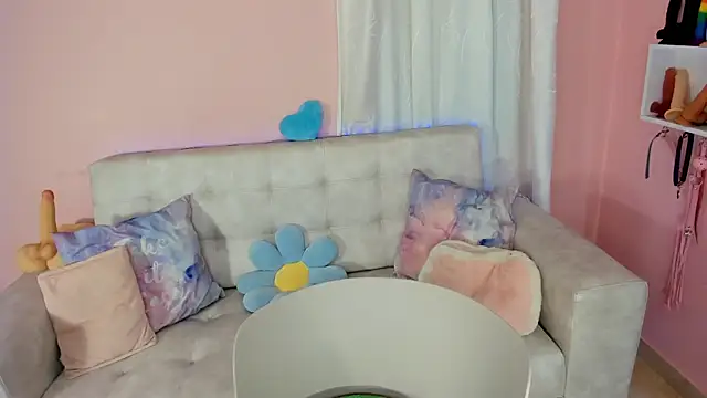 Snapshot of tinysara chatting on 02.28.25 tinysara online show from 02.28.25