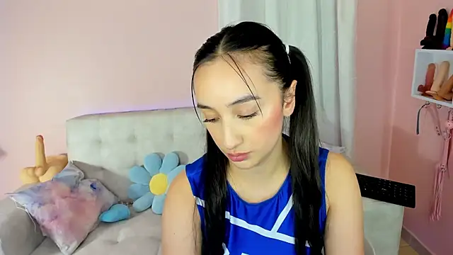 Snapshot of tinysara chatting on 03.01.25 tinysara online show from 03.01.25