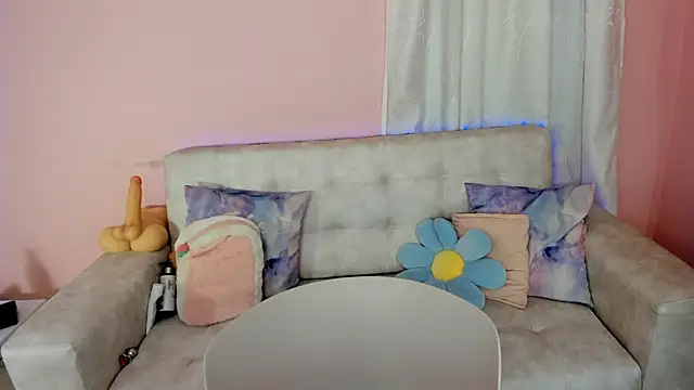 Snapshot of tinysara chatting on 03.06.25 tinysara online show from 03.06.25