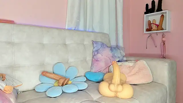 Snapshot of tinysara chatting on 03.09.25 tinysara online show from 03.09.25