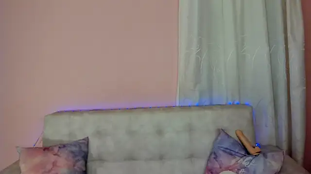 Snapshot of tinysara chatting on 03.15.25 tinysara online show from 03.15.25