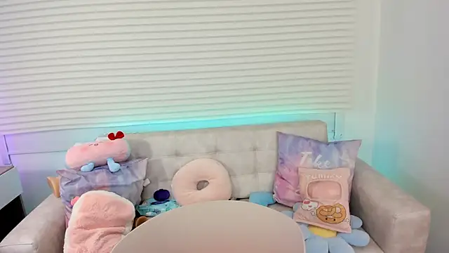 Snapshot of tinysara chatting on 09.11.25 tinysara online show from 09.11.25