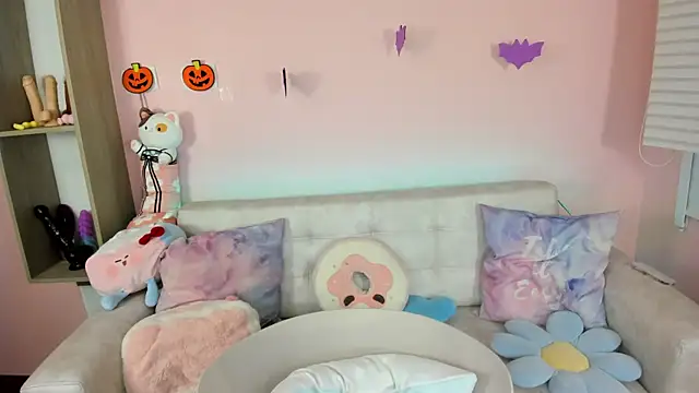 Snapshot of tinysara chatting on 10.09.25 tinysara online show from 10.09.25