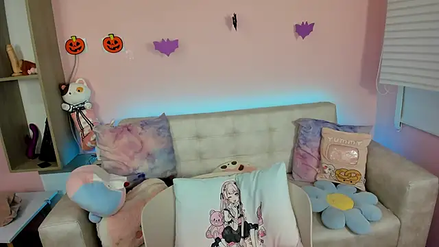 Snapshot of tinysara chatting on 10.24.25 tinysara online show from 10.24.25