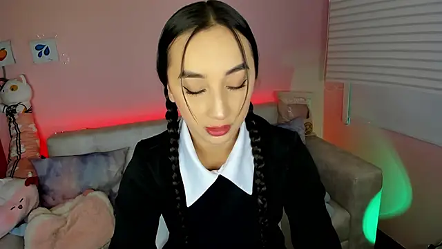 Snapshot of tinysara chatting on 11.09.25 tinysara online show from 11.09.25