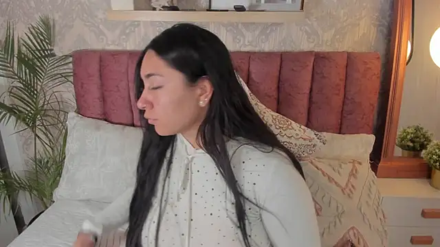 scarlet miller1 online show from 10.17.25