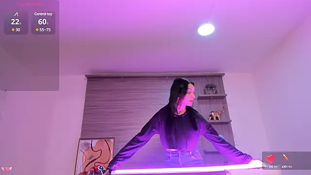 Snapshot of charlottewhitte chatting on 02.05.25 charlottewhitte online show from 02.05.25