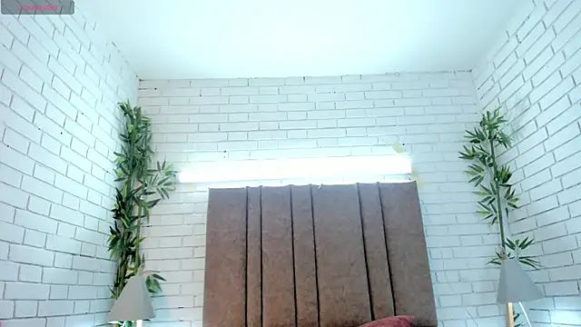 Snapshot of charlottewhitte chatting on 03.04.25 charlottewhitte online show from 03.04.25